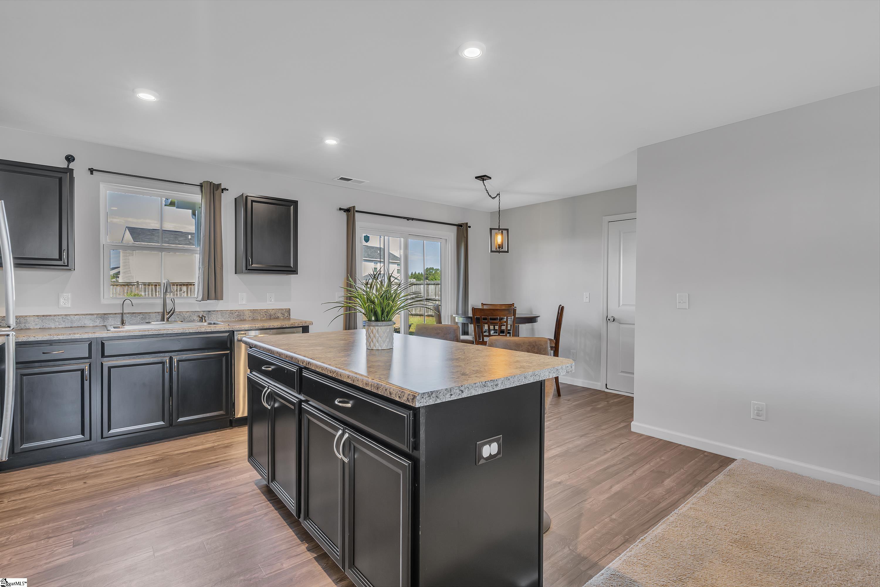 809 Danforth Drive Greenville, SC 29617 - Photo 4 of 27