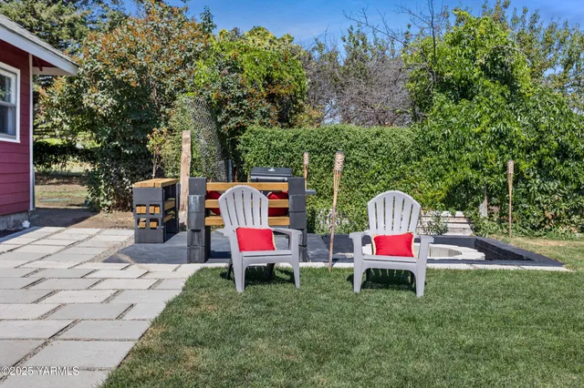 a view of a bench in a backyard