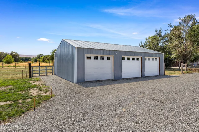a outdoor view of a house