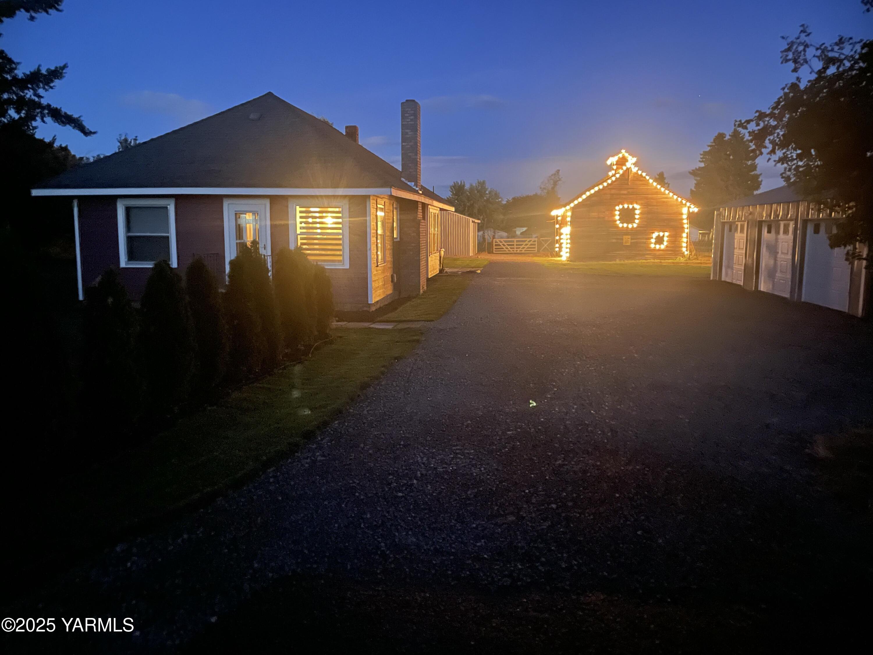 10309 Hughes Road Yakima, WA 98903 - Photo 5 of 40 IMG_0722