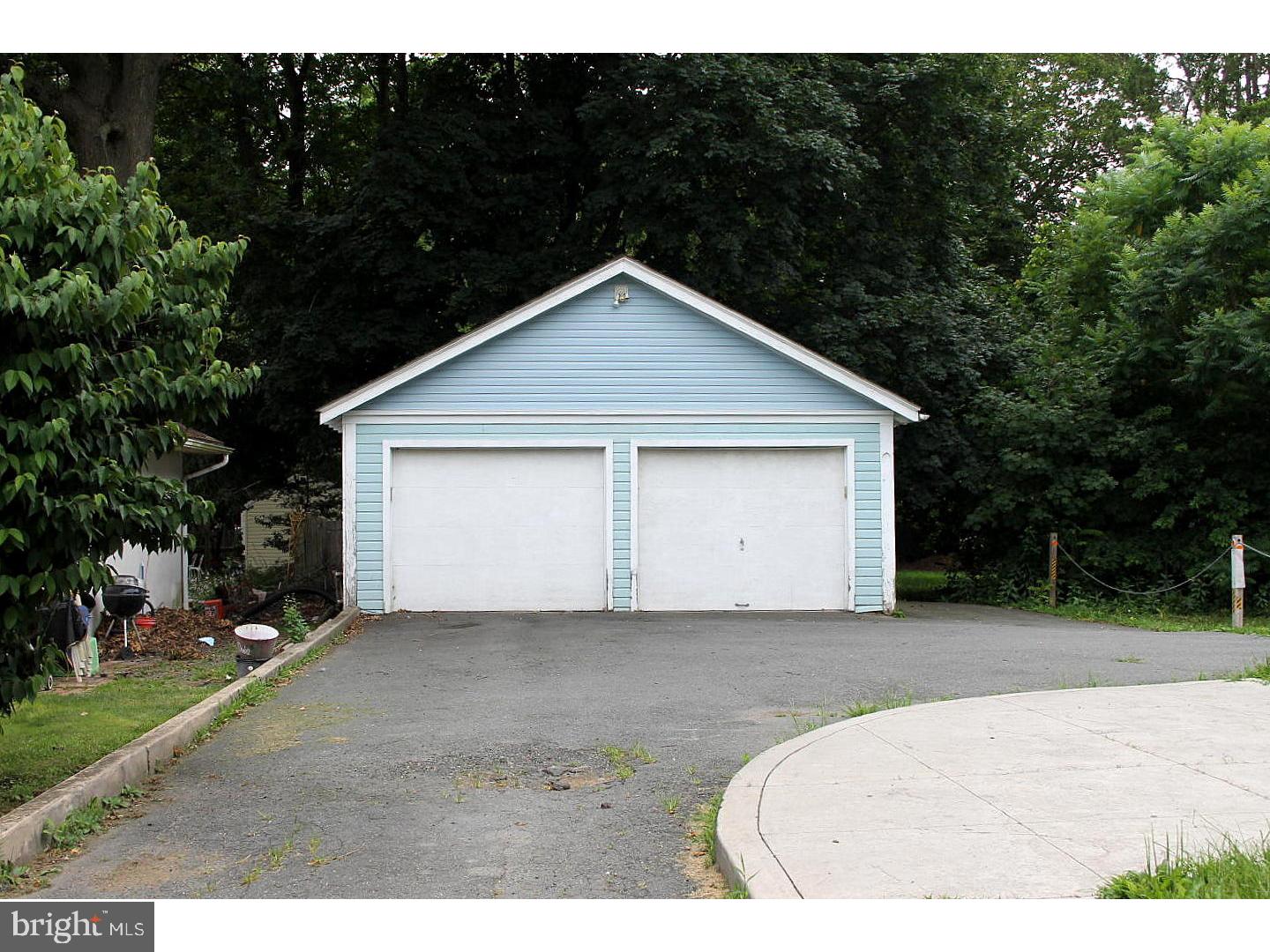 1817 Pennington Road Trenton, NJ 08618 - Photo 20 of 21 Garage