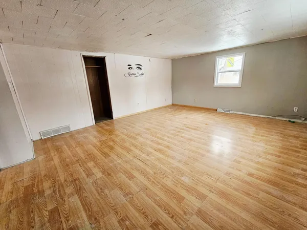 $80,000 | 905 6th Street, Clarkfield, MN 56223