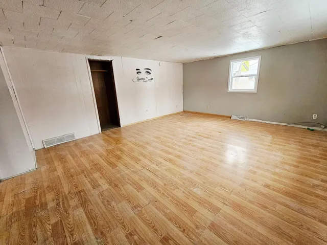 $80,000 | 905 6th Street, Clarkfield, MN 56223