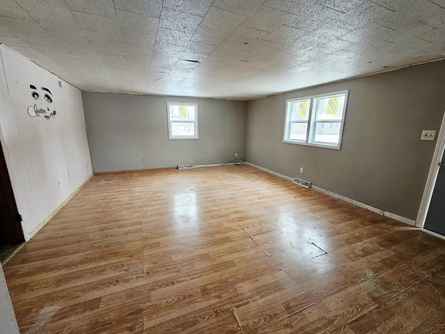 $80,000 | 905 6th Street, Clarkfield, MN 56223