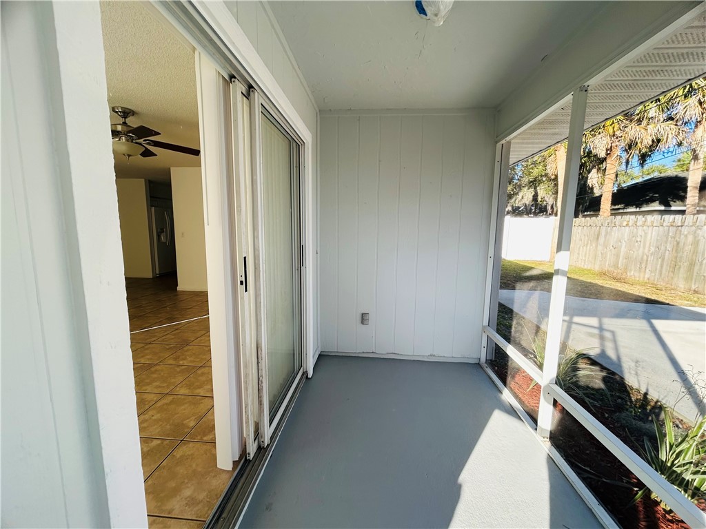 224 Georgia Street Vero Beach, FL 32962 - Photo 20 of 23 a view of an entryway