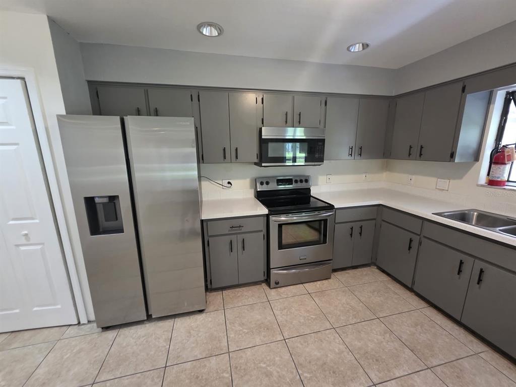 619 Knowles Road, Unit B Brandon, FL 33511 - Photo 4 of 24