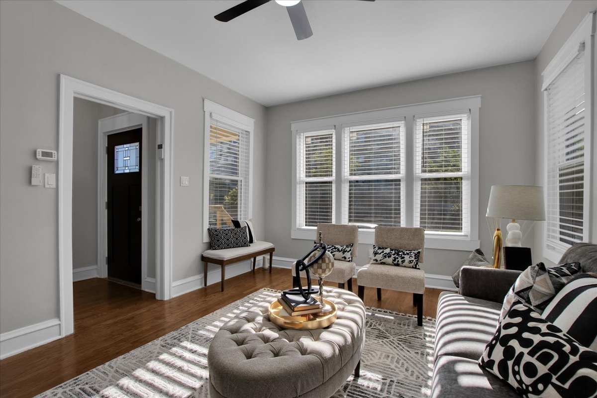 9824 South Escanaba Avenue Chicago, IL 60617 - Photo 4 of 30