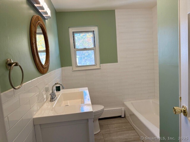498 Oak Avenue, Unit 28 Cheshire, CT 06410 - Photo 11 of 21 a bathroom with a sink a toilet and a bathtub