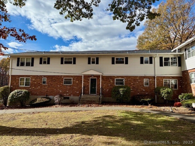 498 Oak Avenue, Unit 28 Cheshire, CT 06410 - Photo 3 of 21 a front view of a house with garden