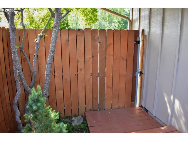 $278,000 | 300 Shafer Lane, Unit B4, Jacksonville, OR 97530