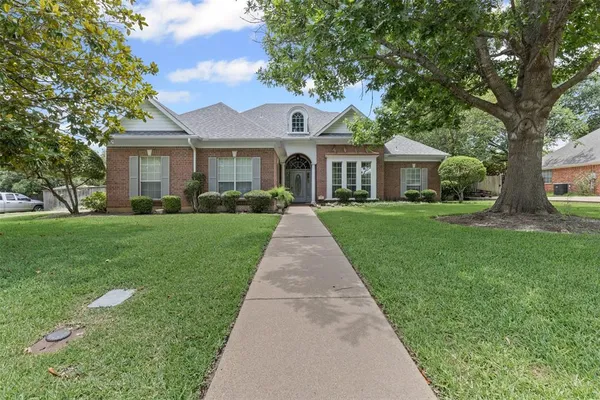 $449,000 | 1104 Cherrywood Drive, Cleburne, TX 76033