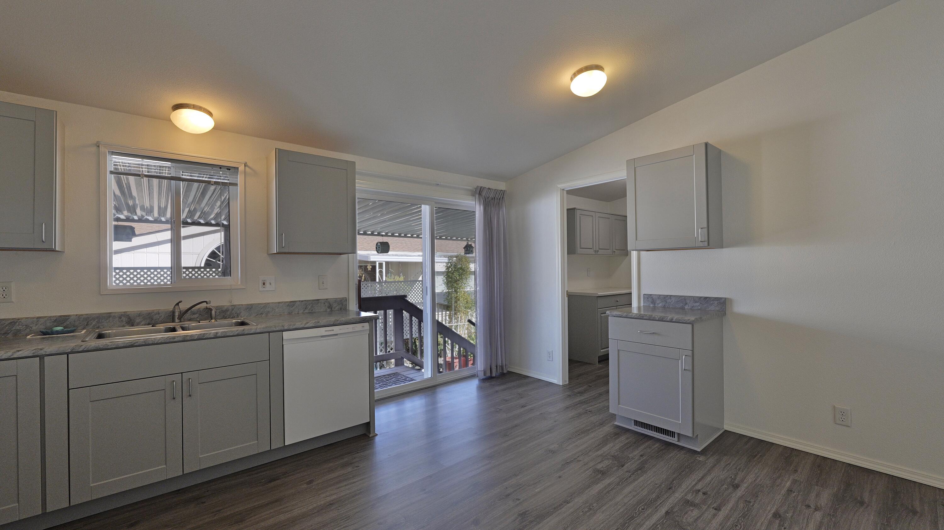 8401 Old Stage Road, Unit 70 Central Point, OR 97502 - Photo 28 of 43 Kitchen