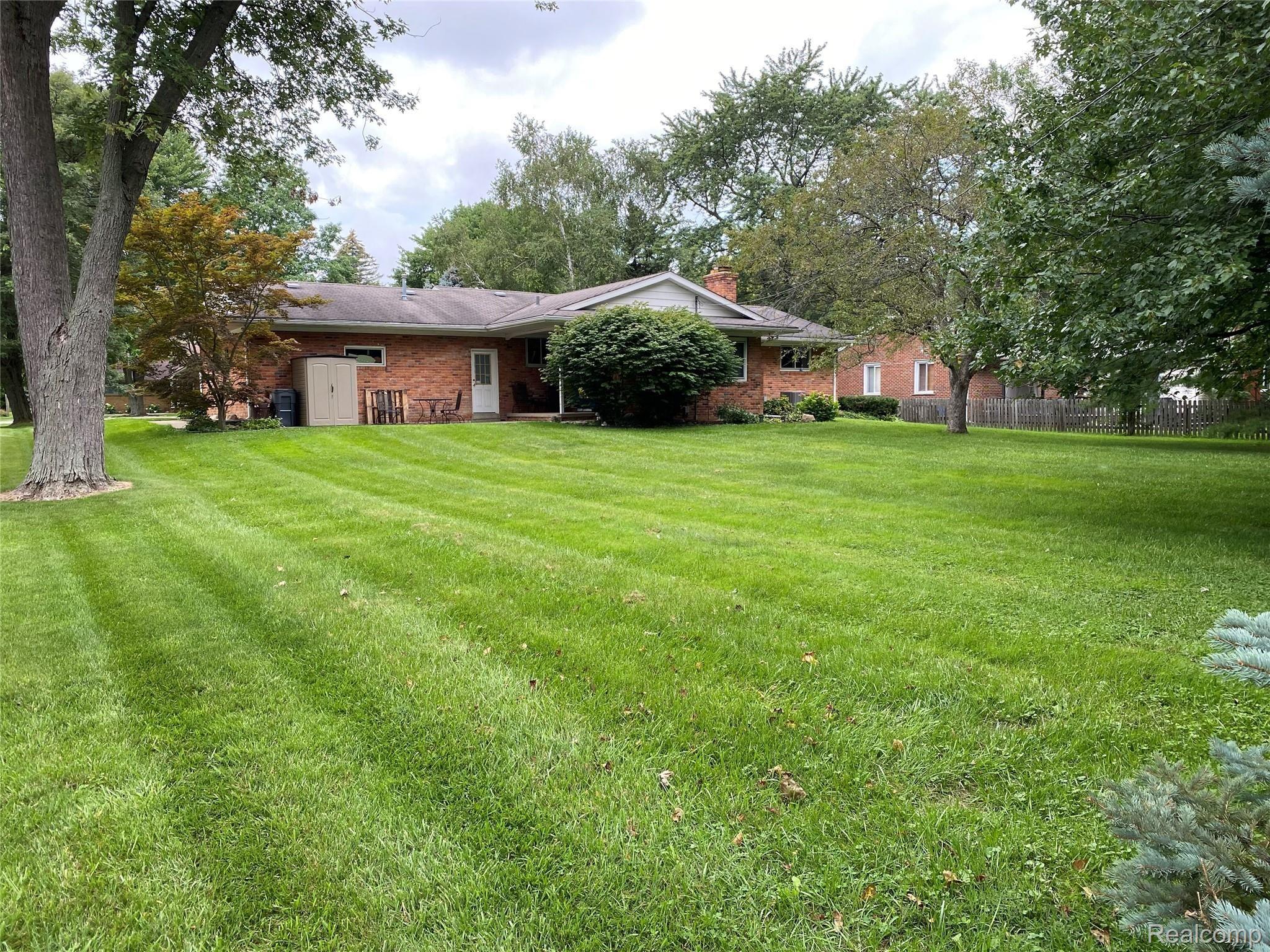 2711 Walbridge Drive Rochester, MI 48307 - Photo 7 of 53 DFE4DA8E-2673-462E-A987-957C8DFF0879.jpeg