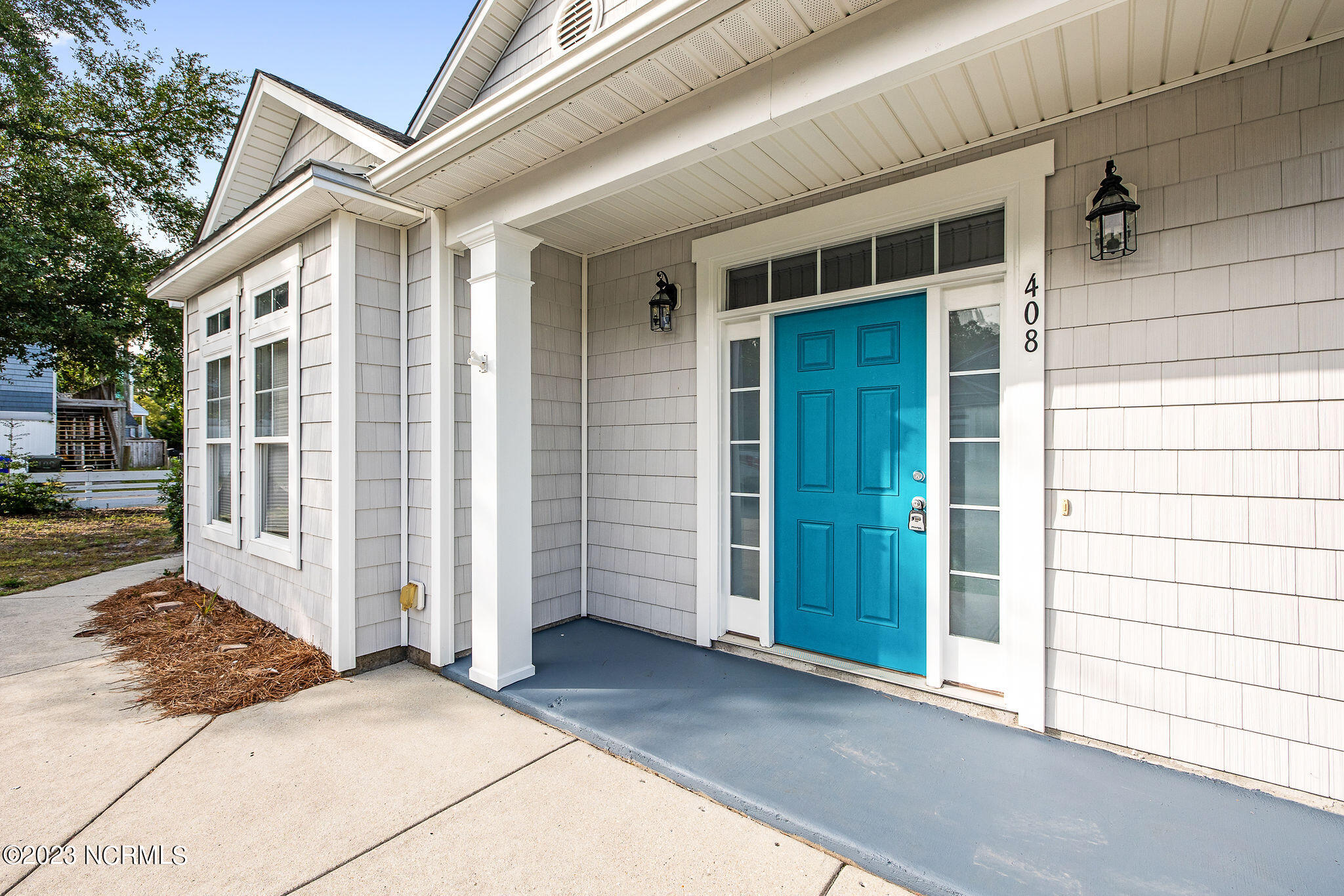408 Risley Road Carolina Beach, NC 28428 - Photo 33 of 38 Front door