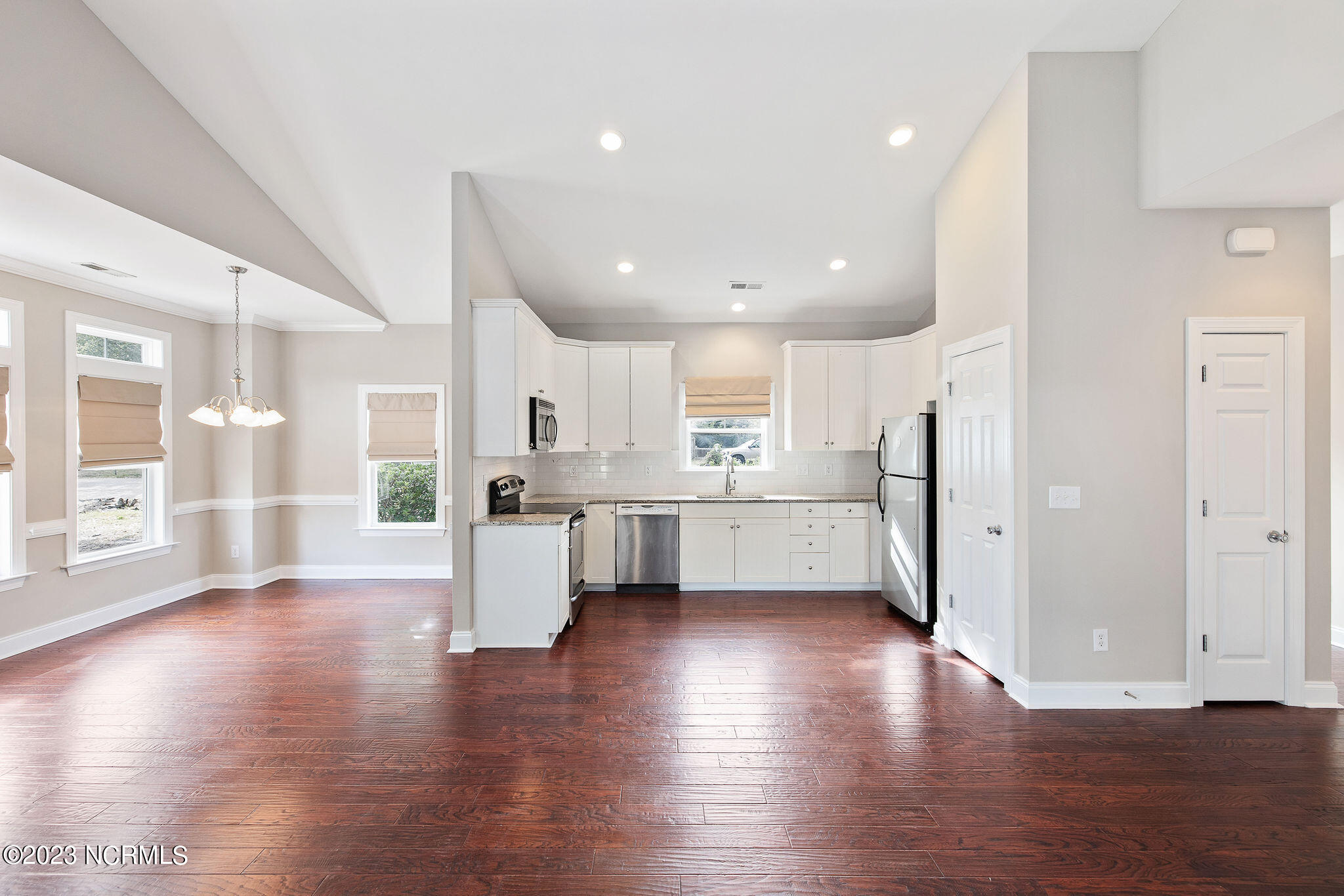 408 Risley Road Carolina Beach, NC 28428 - Photo 5 of 38 Kitchen/Dining Room