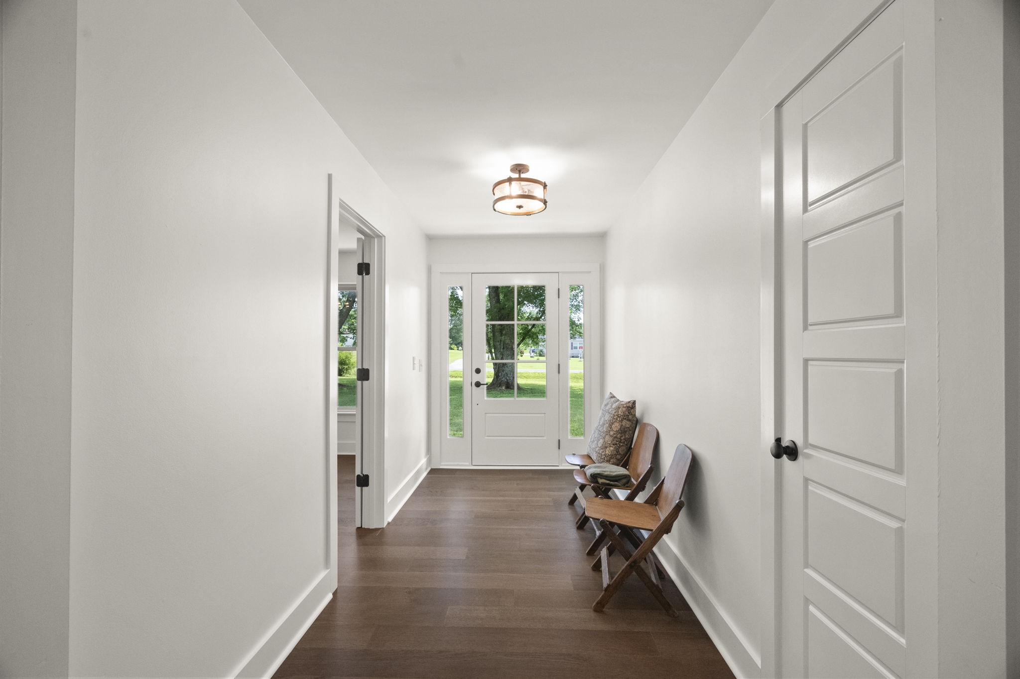 5670 Lakeview Road Springfield, TN 37172 - Photo 13 of 50 a view of a hallway with workspace and living room
