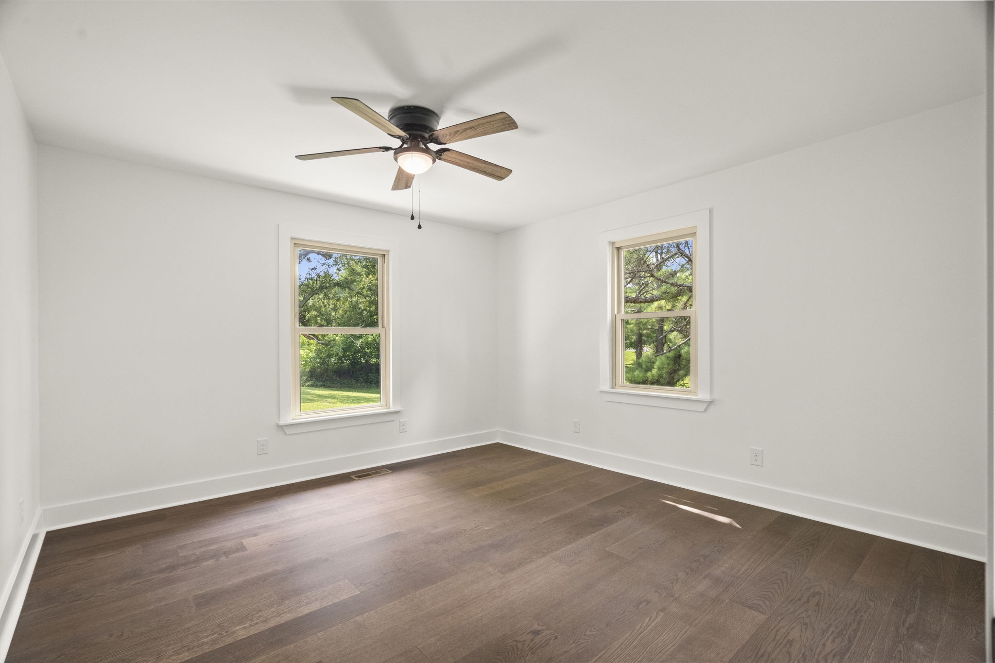 5670 Lakeview Road Springfield, TN 37172 - Photo 36 of 50 wooden floor in an empty room with a window
