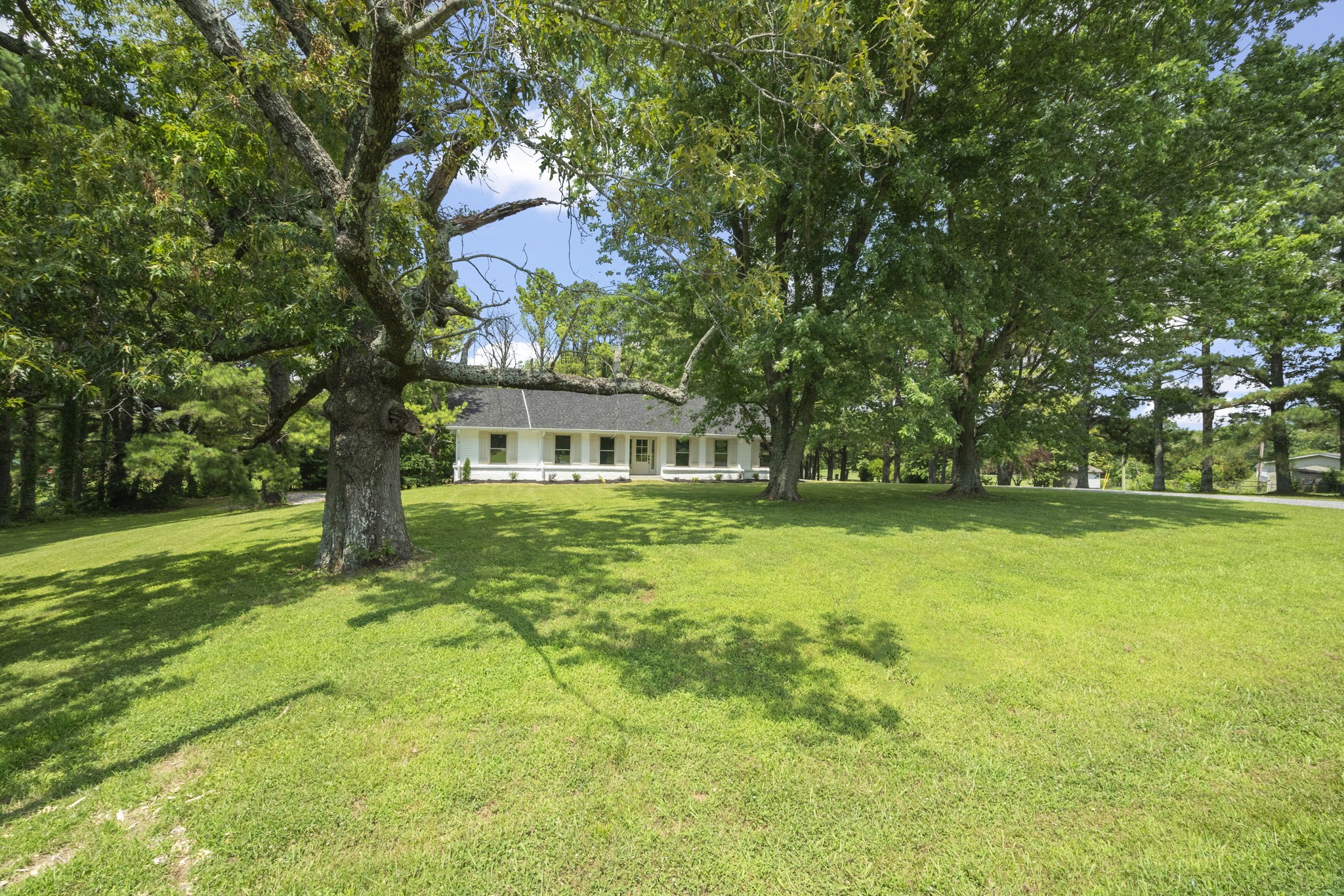 5670 Lakeview Road Springfield, TN 37172 - Photo 4 of 50 a front view of house with yard and green space