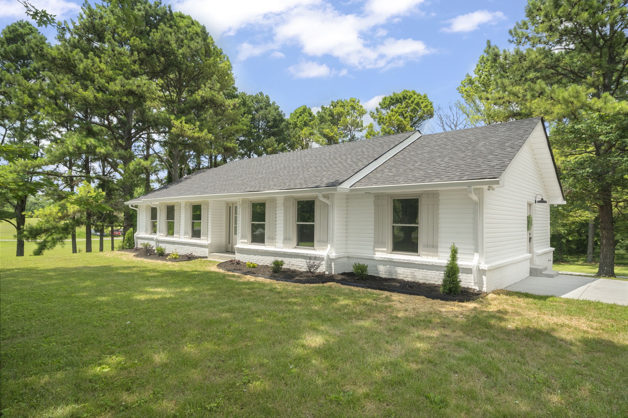 5670 Lakeview Road Springfield, TN 37172 - Photo 8 of 50 a front view of a house with a garden