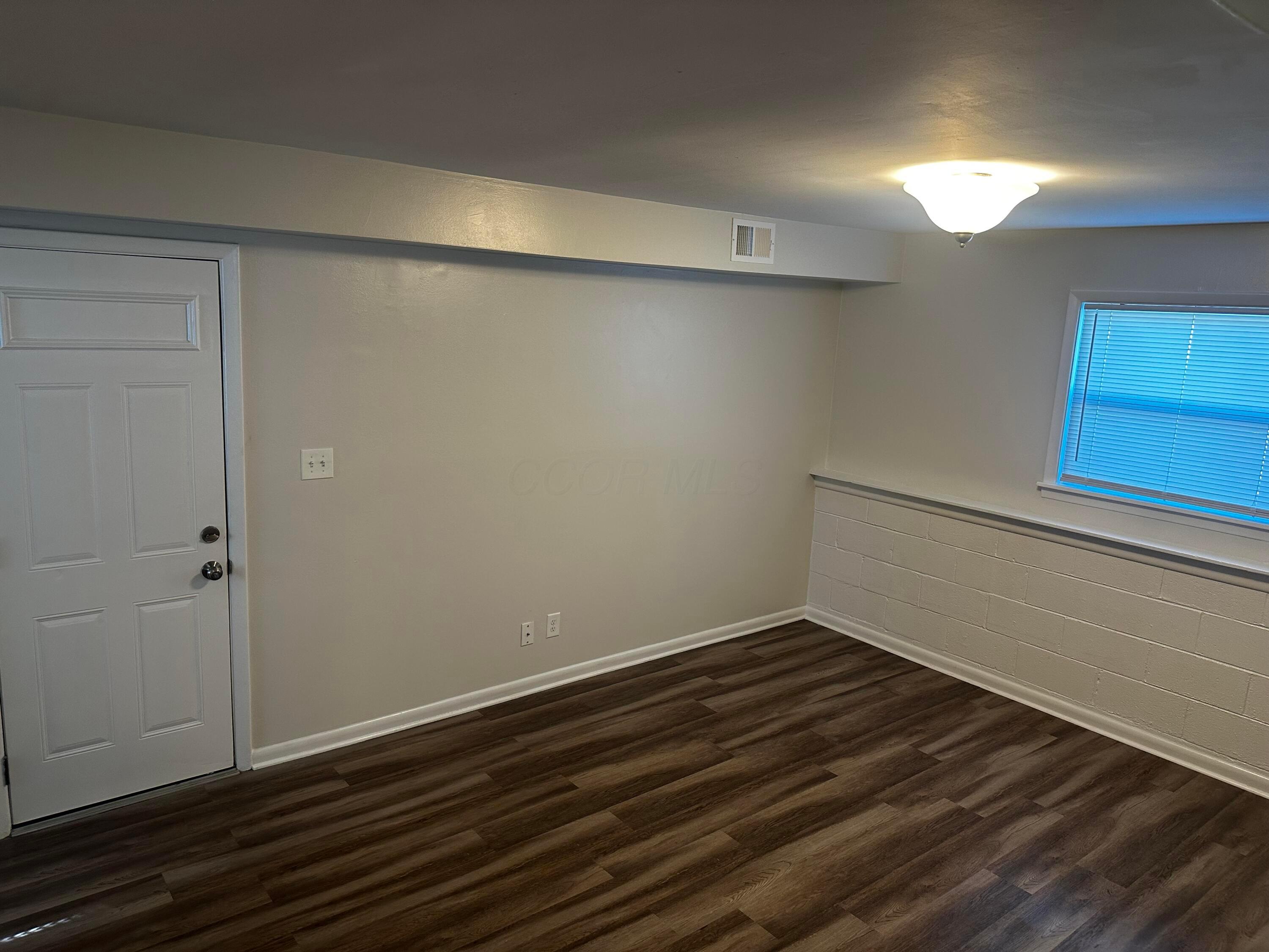 1585 Shady Lane Road Columbus, OH 43227 - Photo 10 of 12