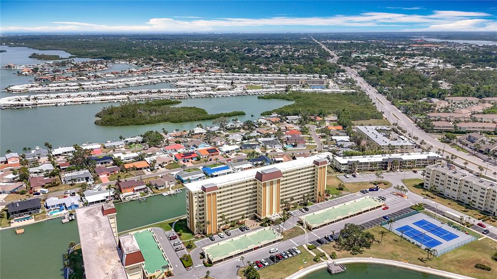 4725 Cove Circle, Unit 908 St. Petersburg, FL 33708 - Photo 50 of 61 a view of a city