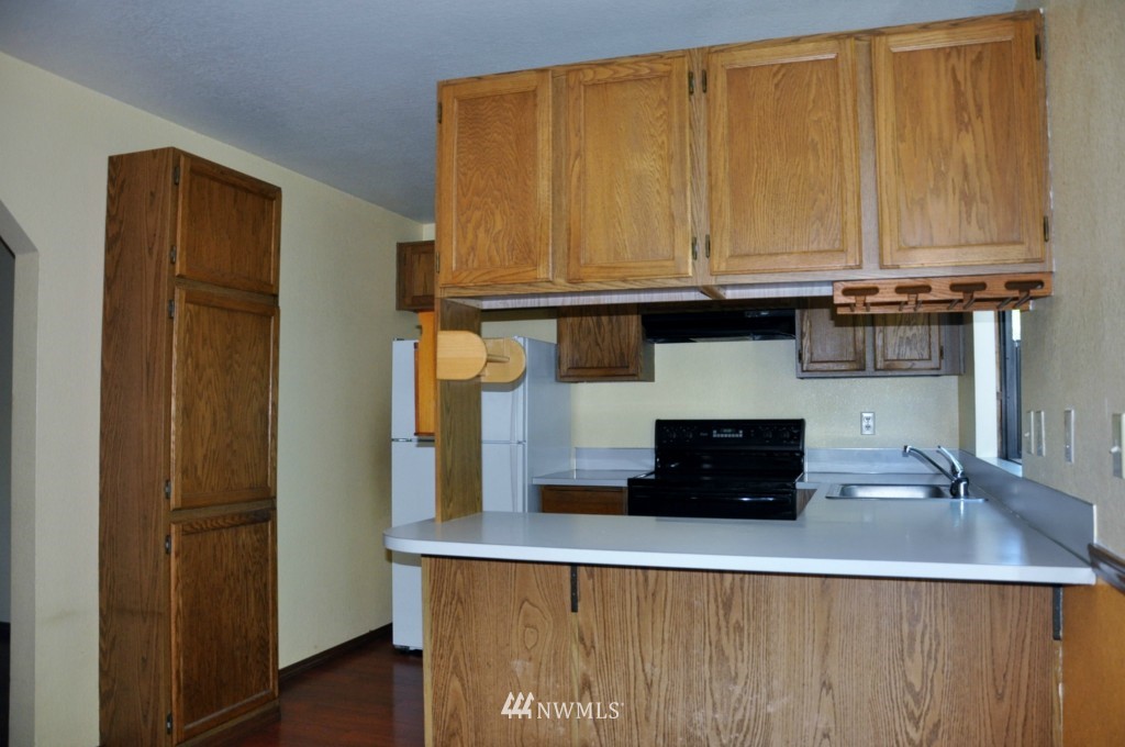 16726 6th Avenue Southeast Bothell, WA 98012 - Photo 3 of 9