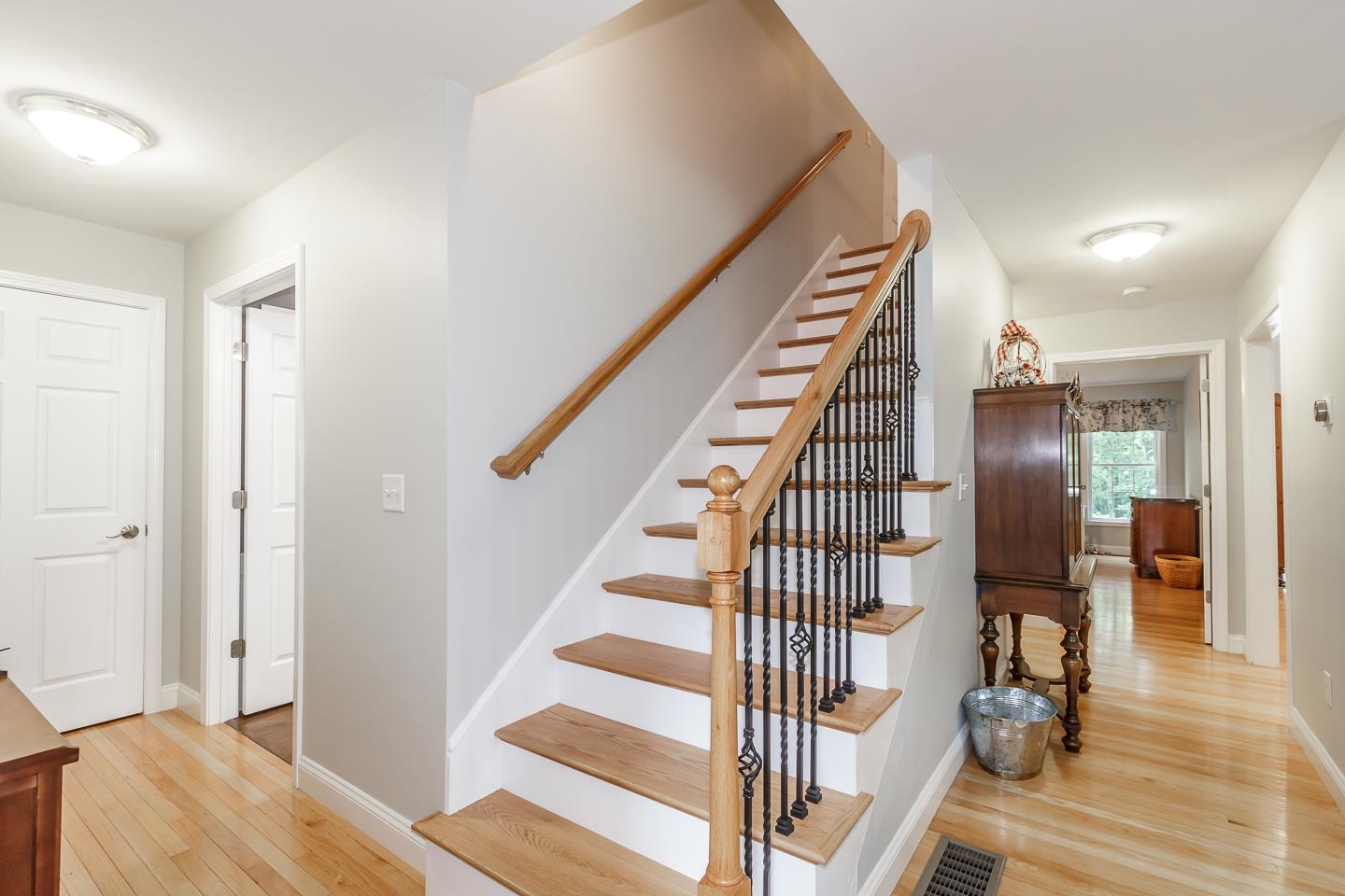 31 Arbor Circle Litchfield, NH 03052 - Photo 11 of 33