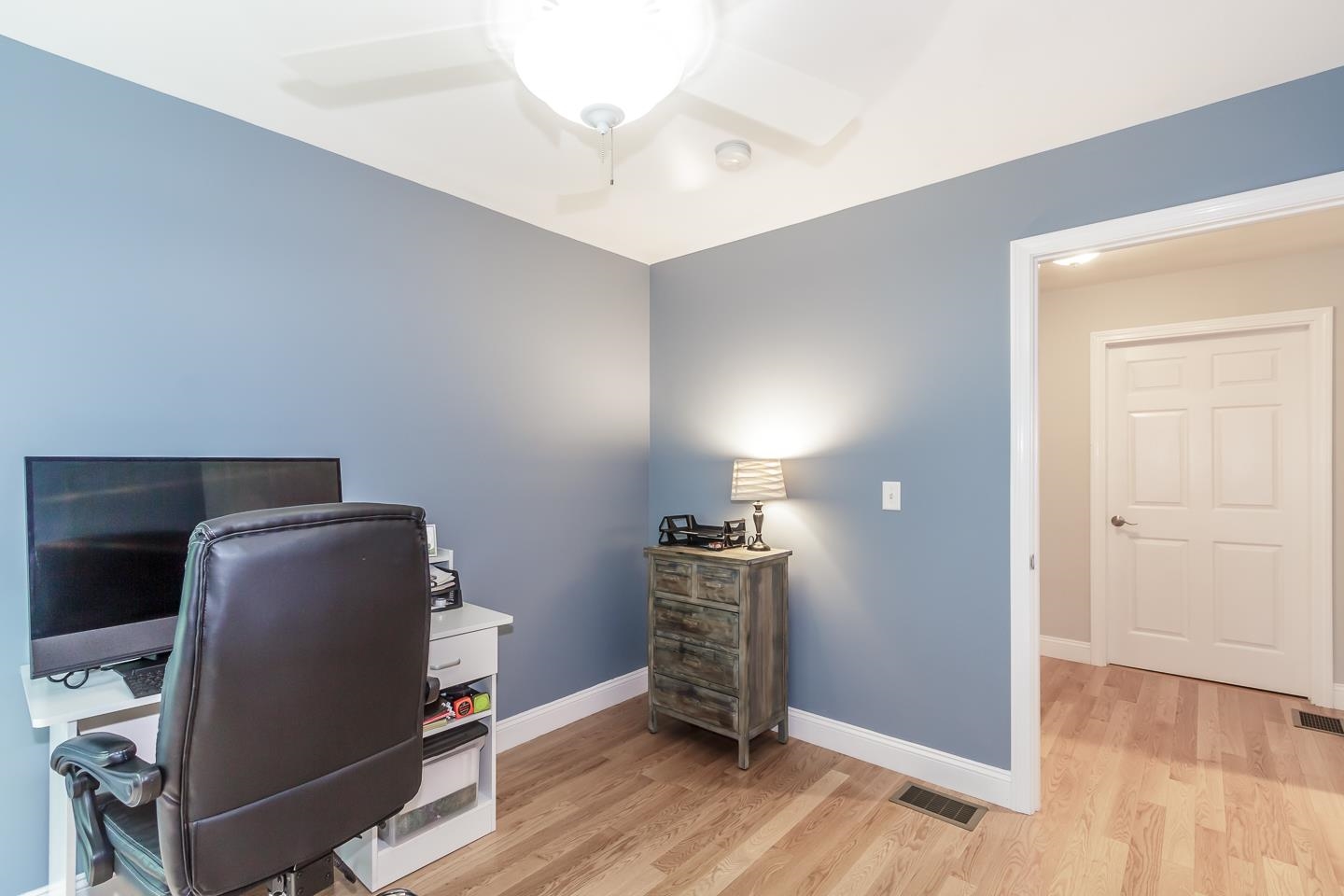 31 Arbor Circle Litchfield, NH 03052 - Photo 16 of 33