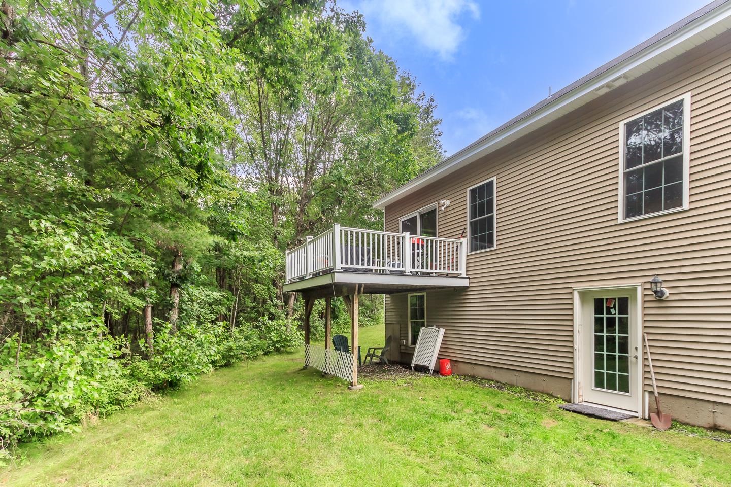 31 Arbor Circle Litchfield, NH 03052 - Photo 25 of 33