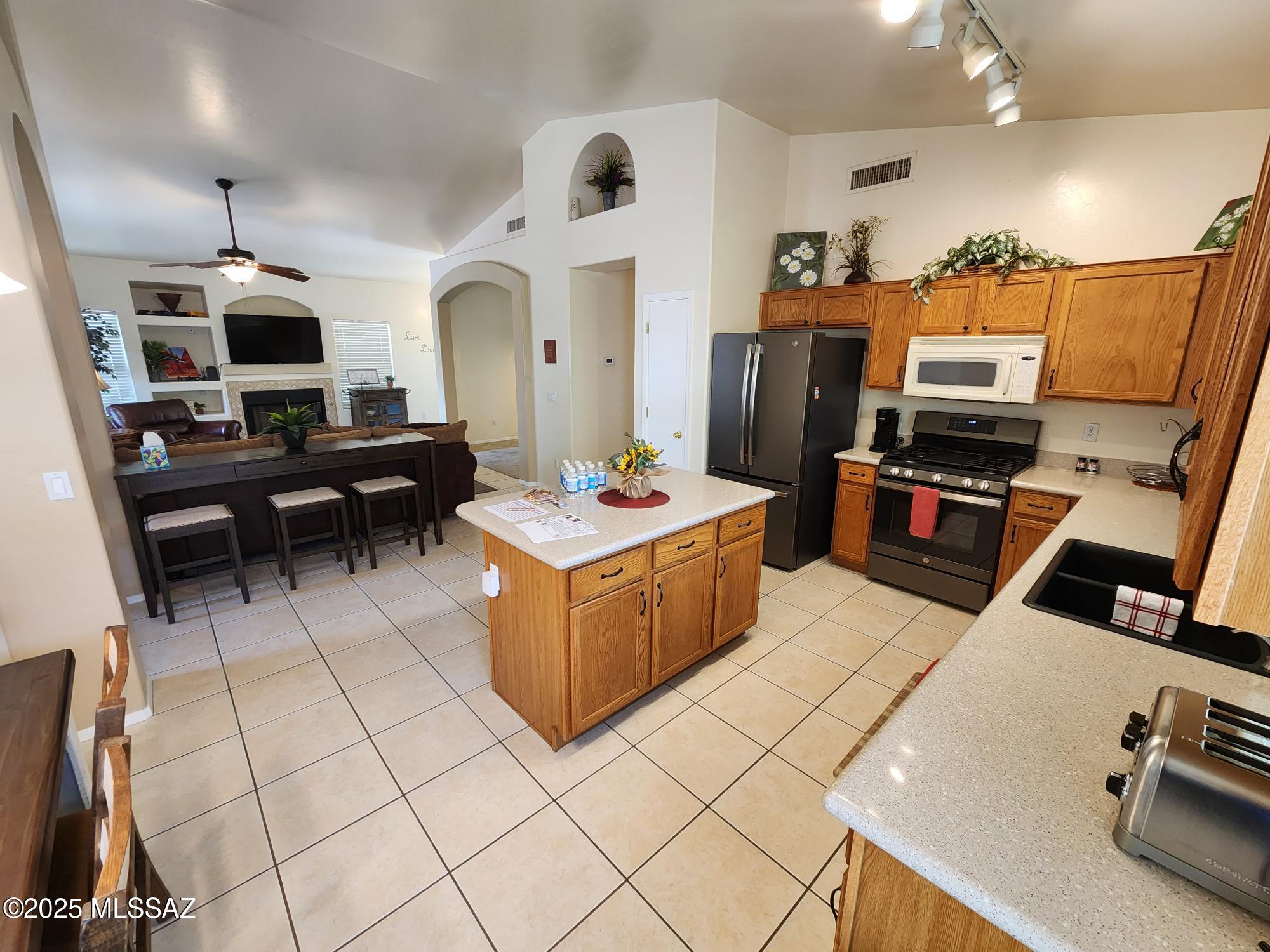 60464 East Black Crest Loop Tucson, AZ 85739 - Photo 10 of 33