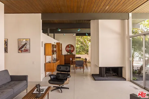 $10,000 | 4965 Calvin Avenue, Tarzana, CA 91356