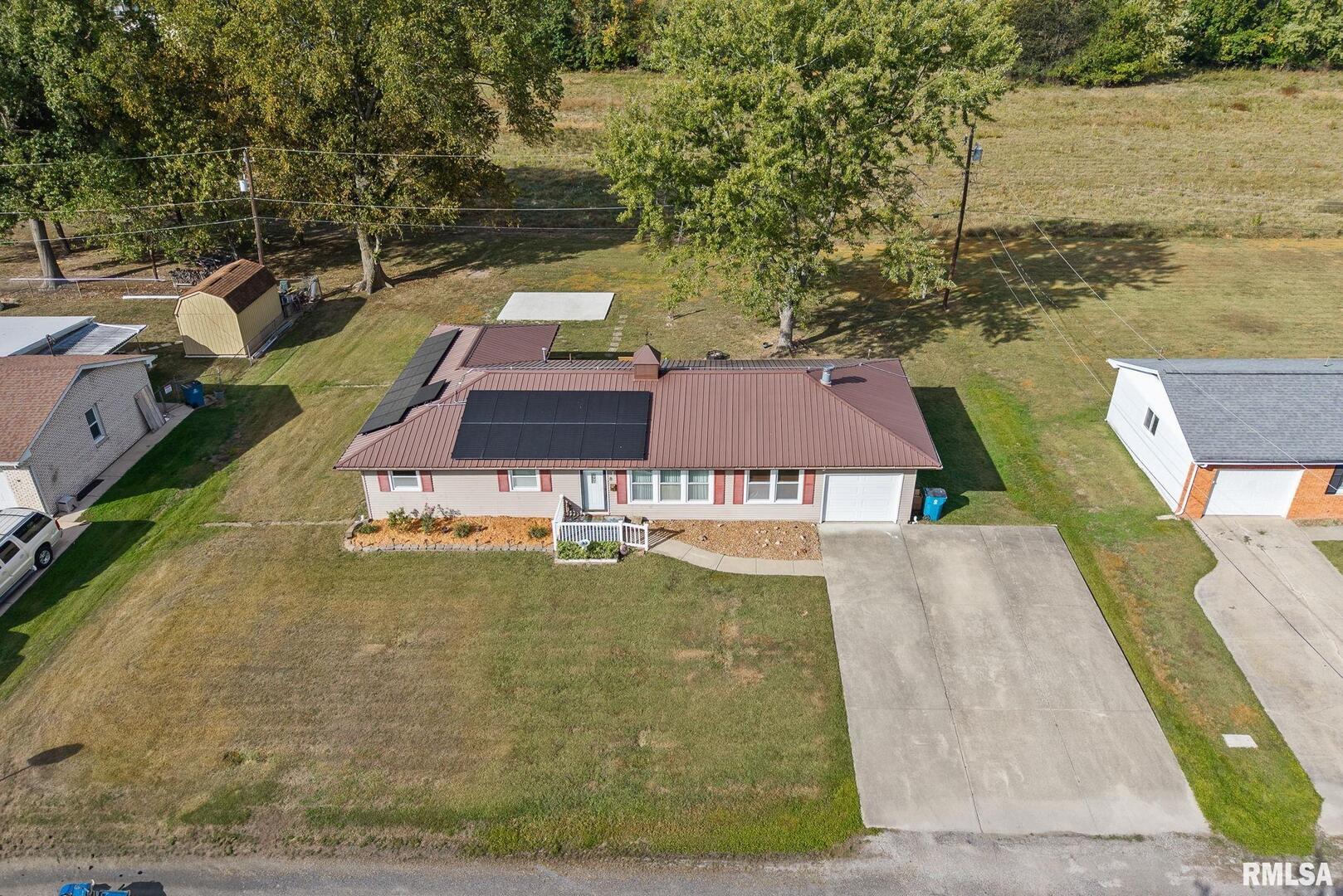 8 Ronnies Terrace Centralia, IL 62801 - Photo 1 of 42