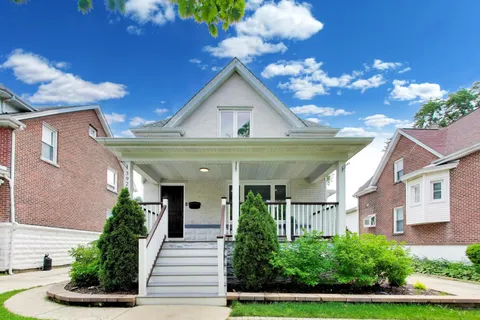$1,025,000 | 3923 North Kilbourn Avenue, Chicago, IL 60641