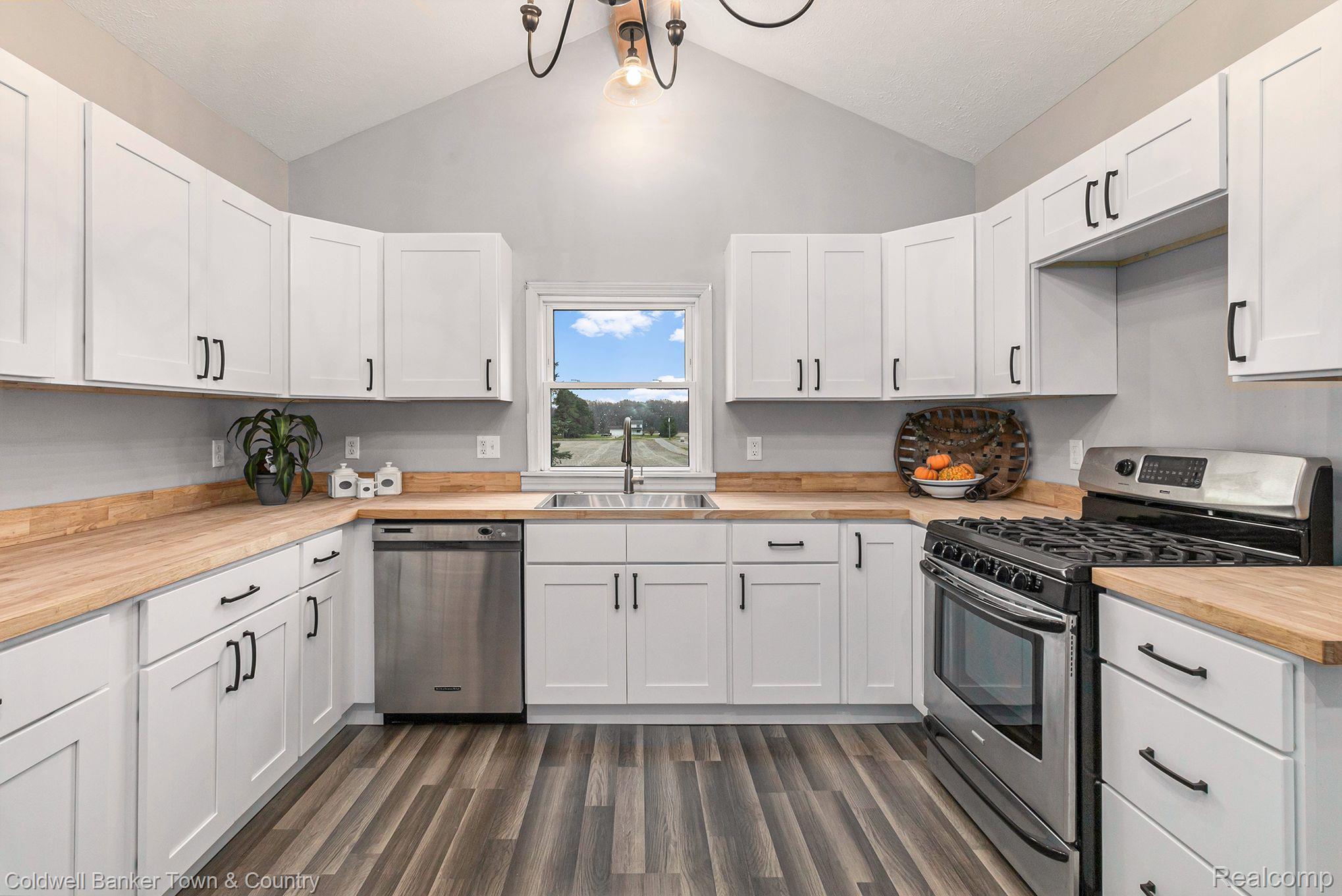 6666 West Sherwood Road Fowlerville, MI 48836 - Photo 2 of 45 Kitchen