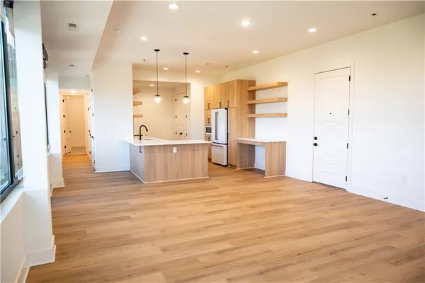 $415,000 | 2940 Baltimore Avenue, Unit 1504, Kansas City, MO 64108