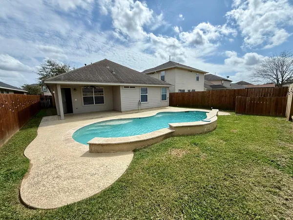 $2,300 | 19011 Bressingham Drive, Tomball, TX 77375