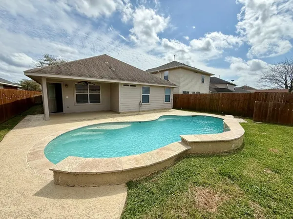 $2,500 | 19011 Bressingham Drive, Tomball, TX 77375