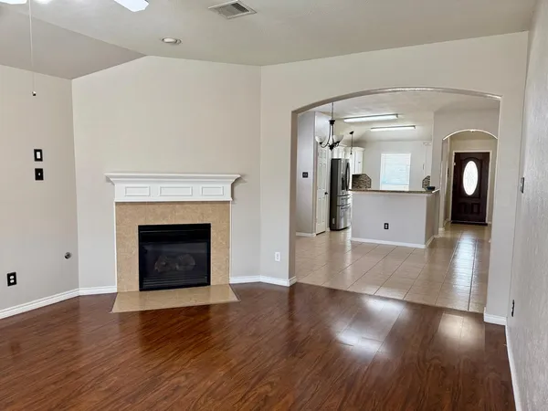 $2,300 | 19011 Bressingham Drive, Tomball, TX 77375