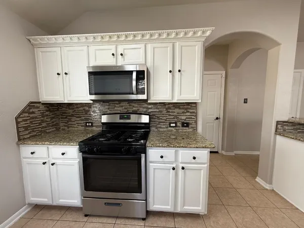 $2,500 | 19011 Bressingham Drive, Tomball, TX 77375