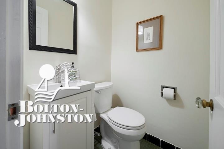 1675 Fairholme Road Grosse Pointe Woods, MI 48236 - Photo 14 of 33