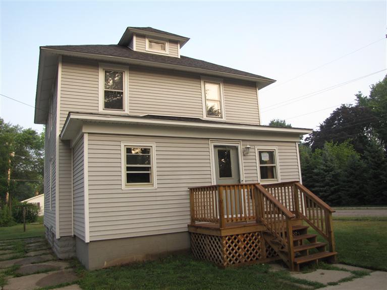 801 South Hooker Avenue Three Rivers, MI 49093 - Photo 1 of 4 Primary Photo