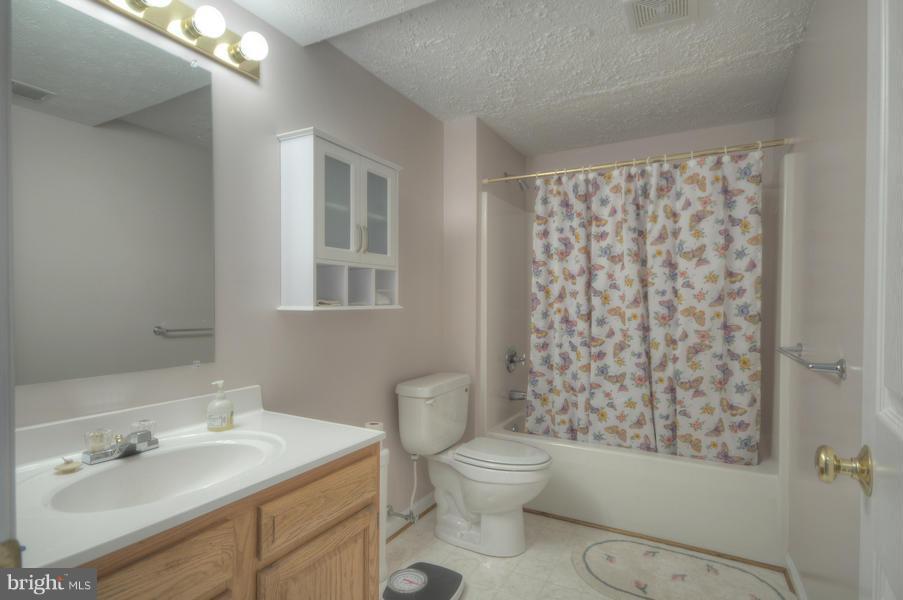 1092 Kesler Road Front Royal, VA 22630 - Photo 14 of 25 Hall Bath