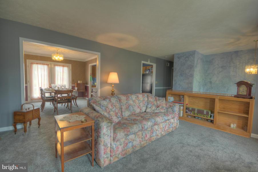 1092 Kesler Road Front Royal, VA 22630 - Photo 3 of 25 Large and comfortable living area