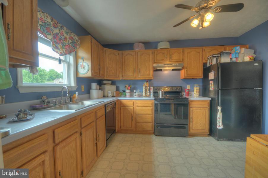 1092 Kesler Road Front Royal, VA 22630 - Photo 6 of 25 Kitchen