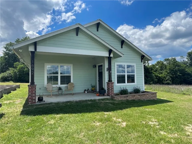 $389,900 | 1692 Henry Prairie Road, Franklin, TX 77856