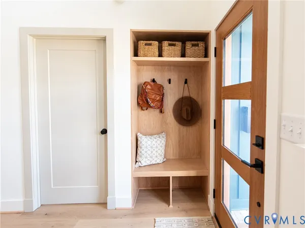 a view of entryway and workspace
