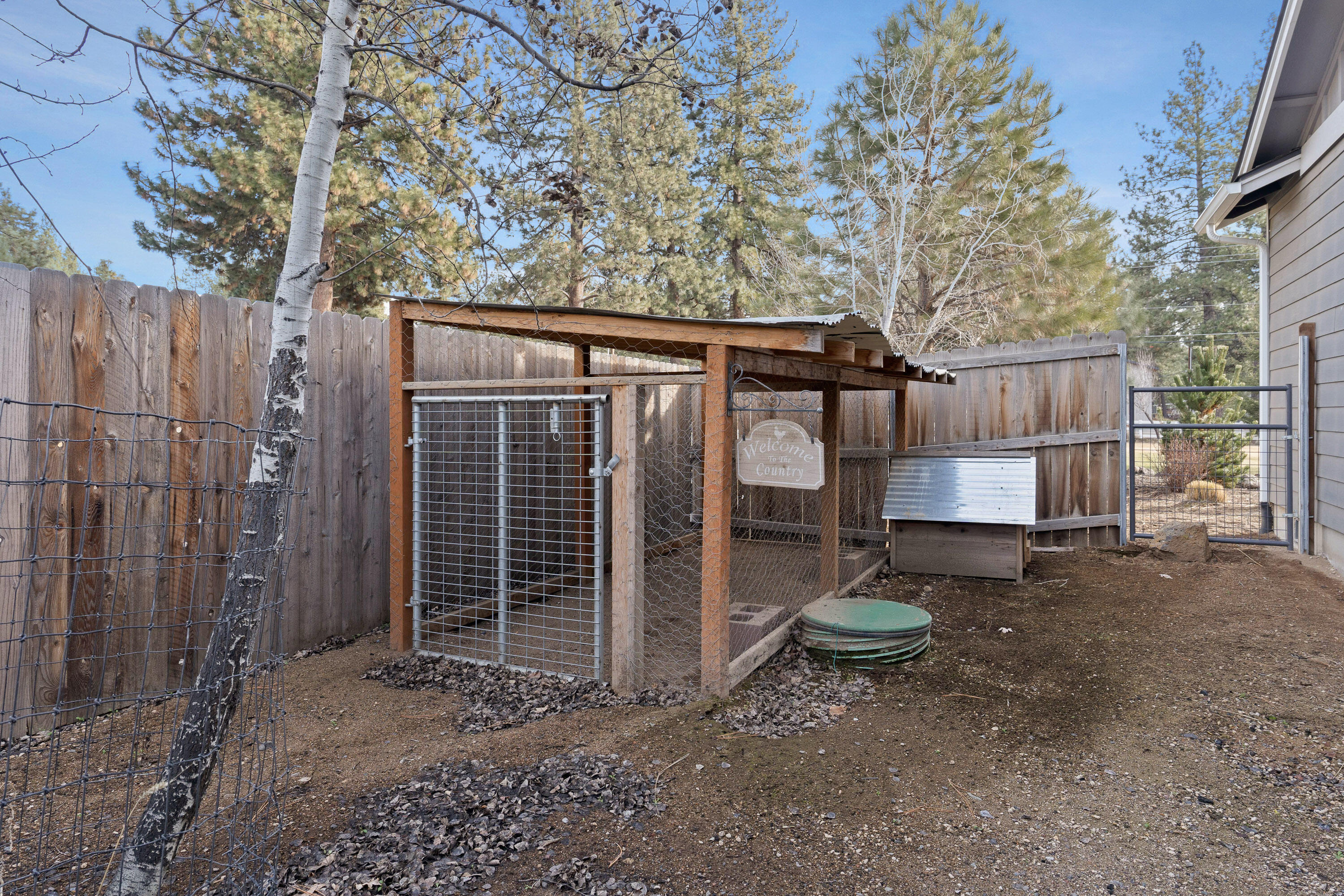 60261 Cinder Butte Road Bend, OR 97702 - Photo 30 of 46 Dog Run