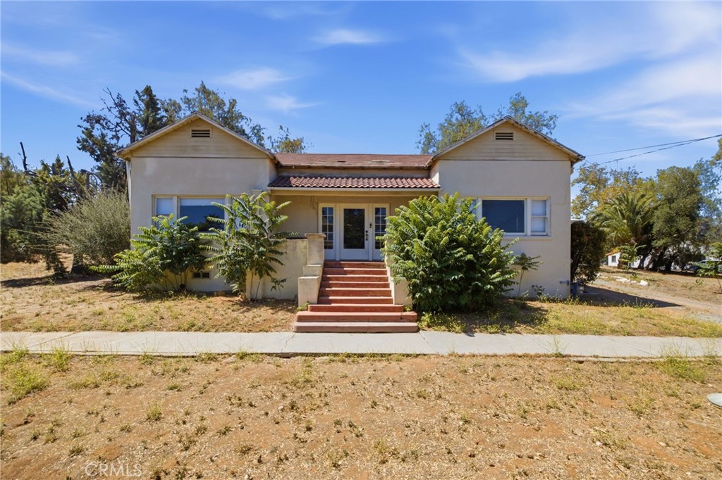 1464 Pacific Street Redlands, CA 92373 - Photo 3 of 32