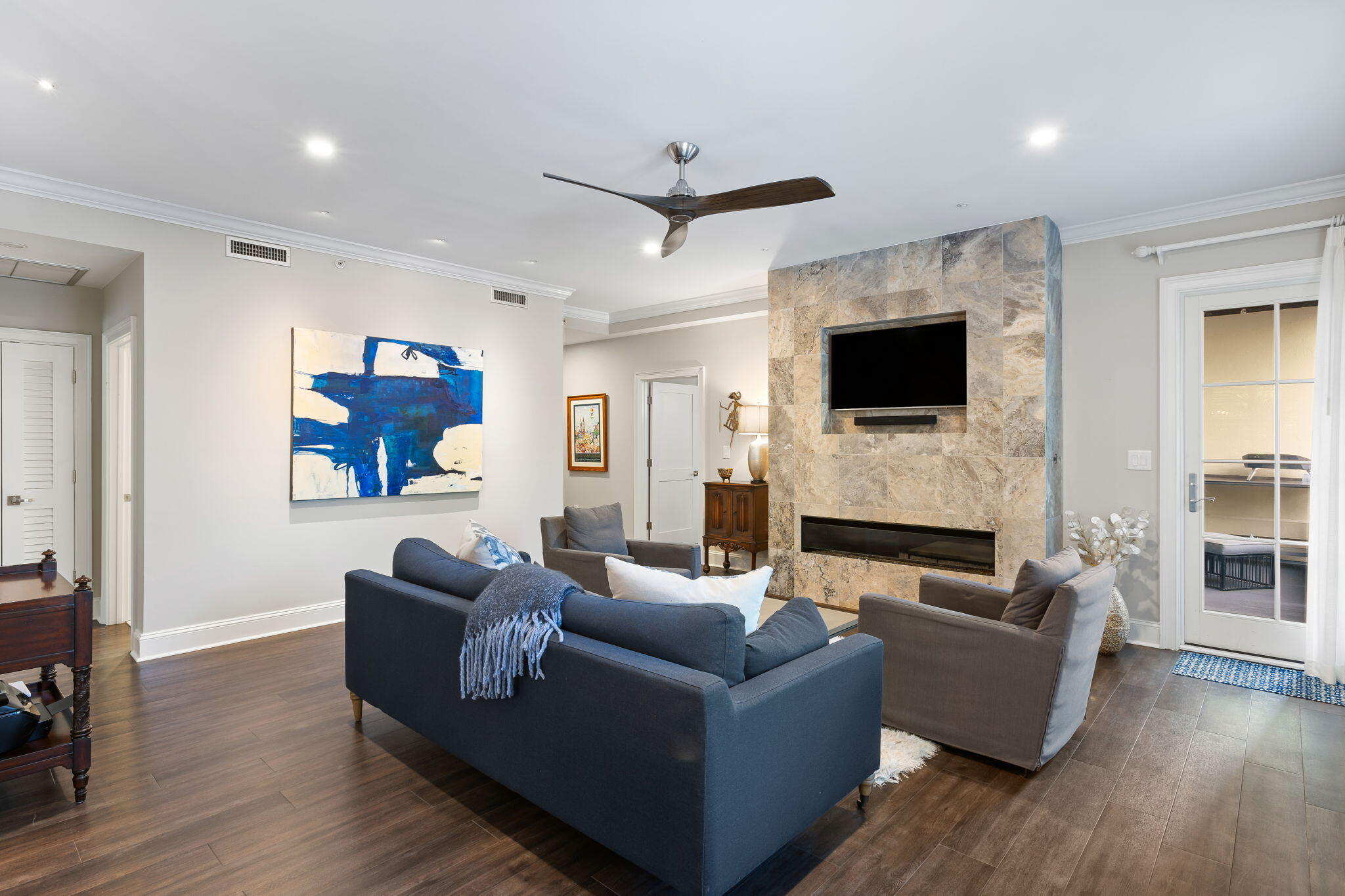 498 Albemarle Road, Unit 207 Charleston, SC 29407 - Photo 3 of 23 Living room