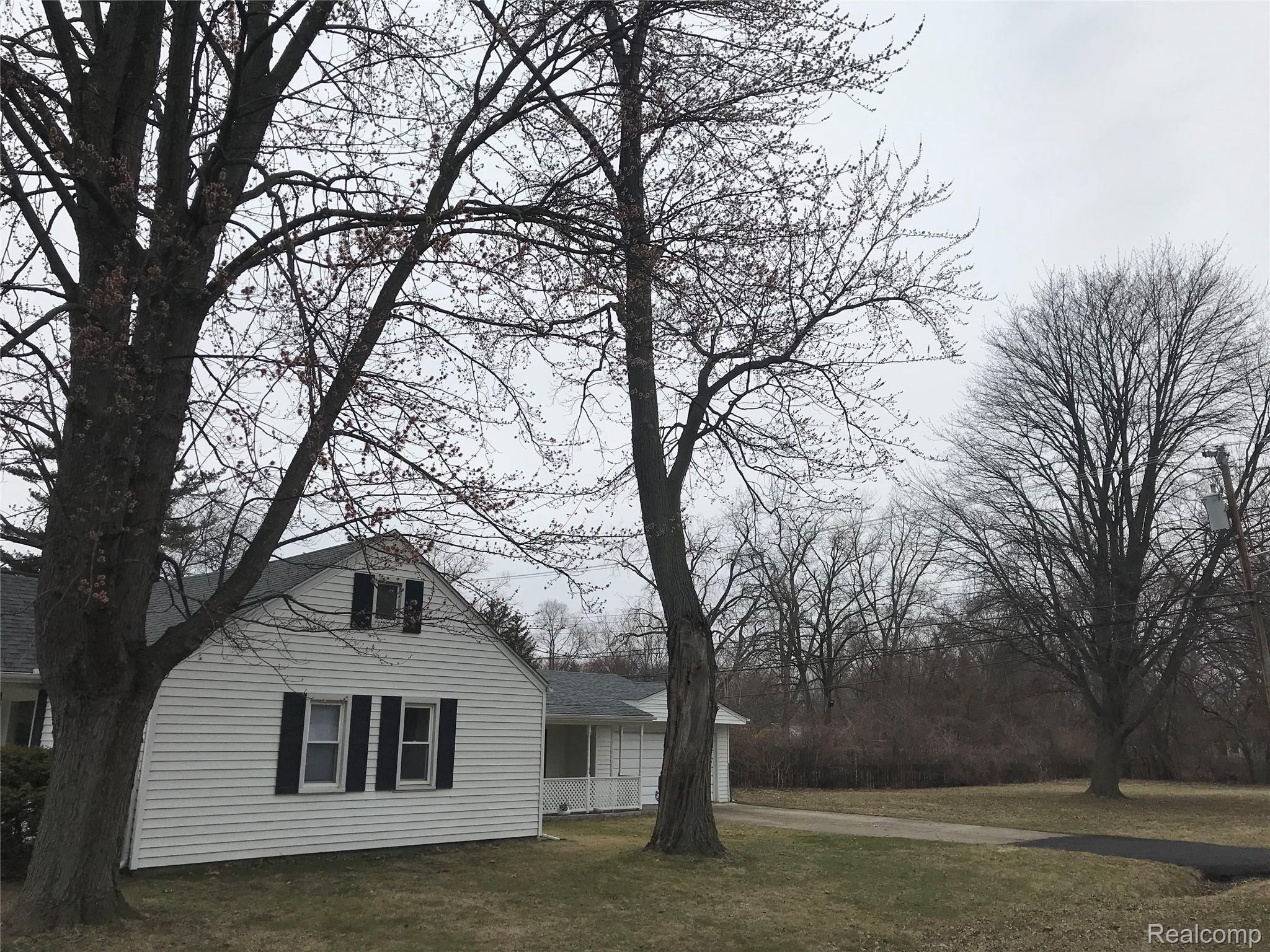 24514 Wick Road Taylor, MI 48180 - Photo 12 of 39 B5512529-E6E1-4414-AD8E-34BDAA2BFBA2.jpeg
